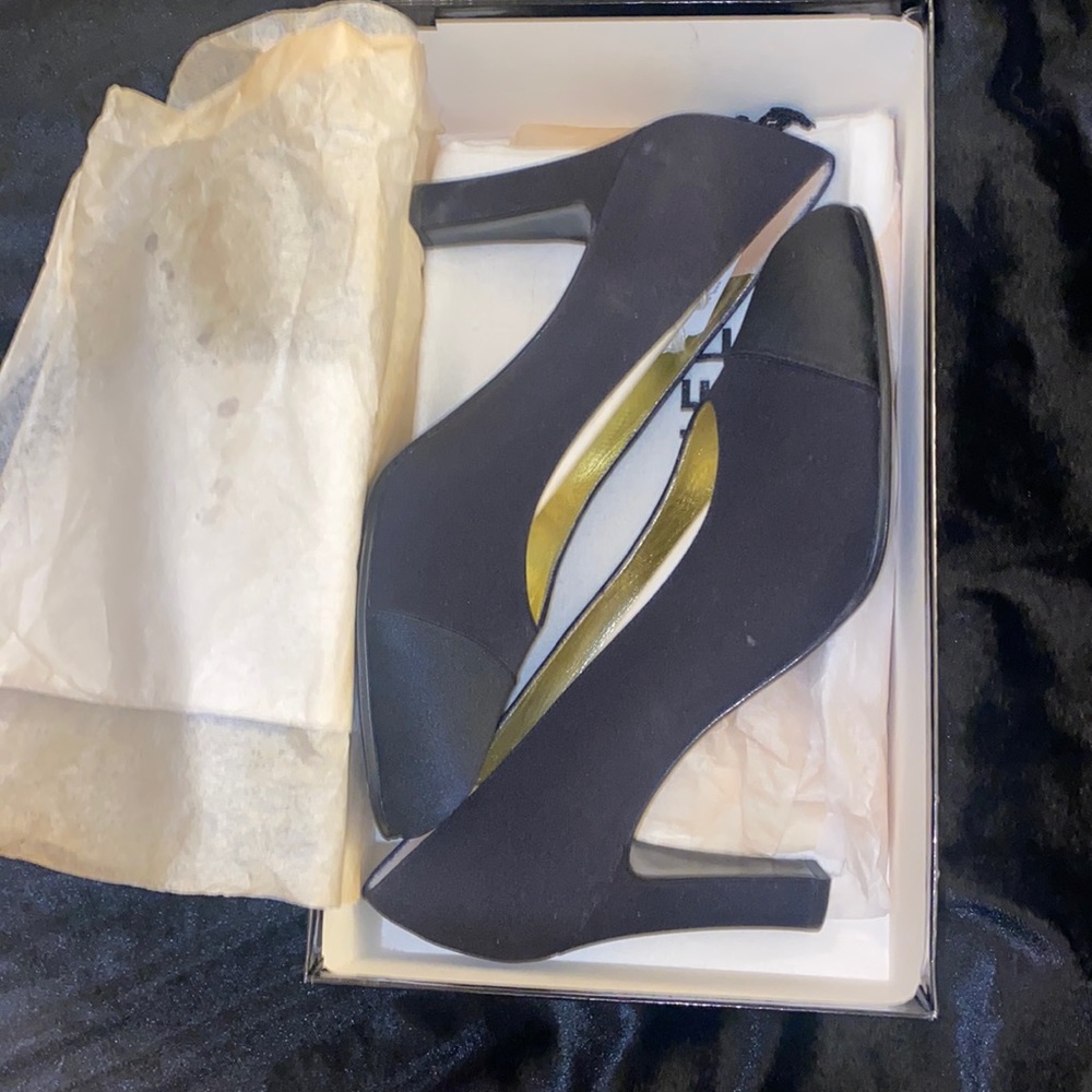 Chanel vintage black heels with satin toe